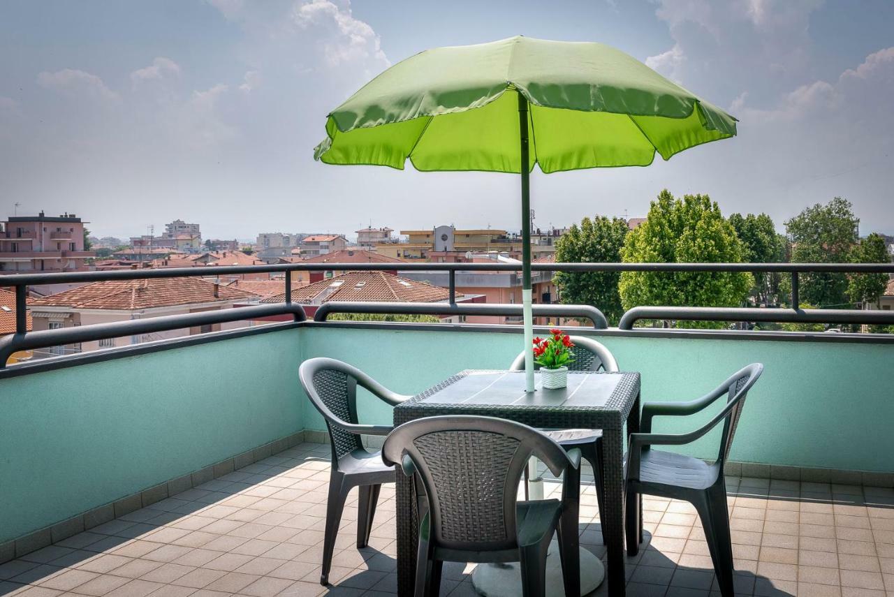 Residence Acqua Suite Marina Rimini Exterior foto