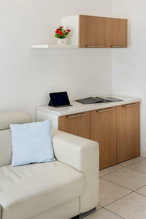 Residence Acqua Suite Marina Rimini Exterior foto